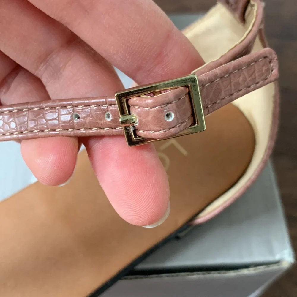 NIB LOFT Mauve Pink Studded T-strap Thong Sandals Size 6.5